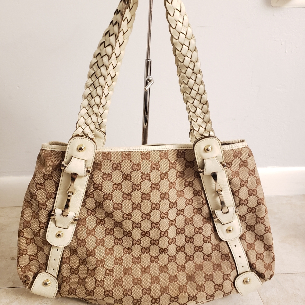 Authentic gucci white and beigh canvas pelham bag